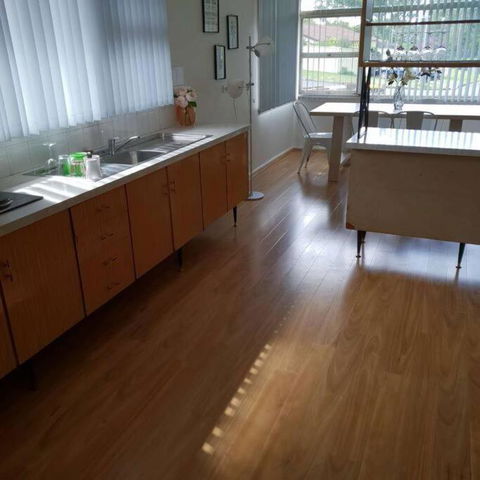 CAMPBELLTOWN HOLIDAY HOME 3 BED + FREE PARKING NCA039 - Accommodation Sydney 2