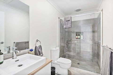 CASA EMEC- PETS WELCOME Luxury, Aircon, Walk To The Shops And Beach! Outdoor Shower And Garage Parking - Sydney 4u 4
