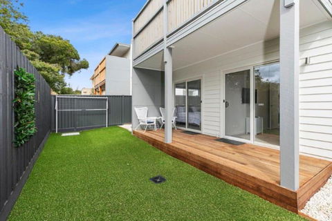 CASA EMEC- PETS WELCOME Luxury, Aircon, Walk To The Shops And Beach! Outdoor Shower And Garage Parking - Sydney 4u 1