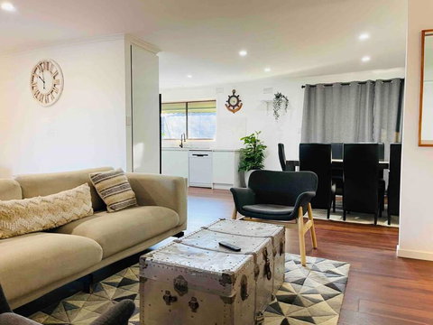 D140 Keilor Down Vacation - Accommodation Sydney 0