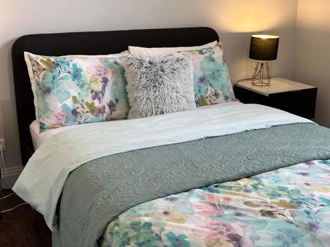 Daisy Cottage On Duke 3BR - Sydney 4u 4