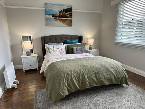 Daisy Cottage On Duke 3BR - Sydney 4u 0