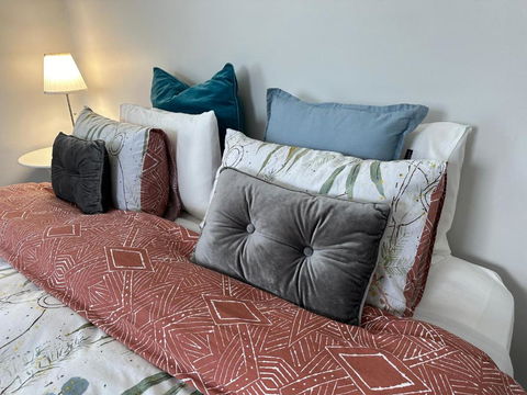Daisy Cottage On Duke 3BR - Sydney 4u 2