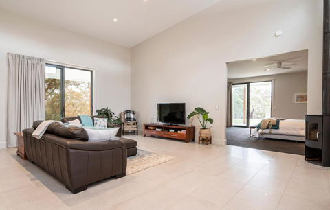 Dale View Luxury Accommodation - Sydney 4u 3