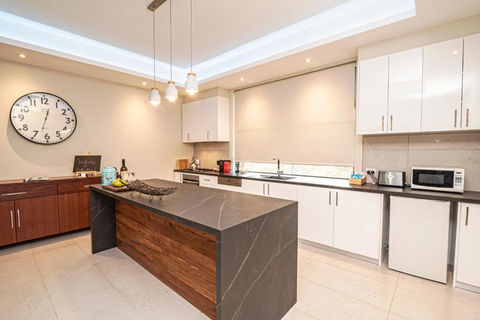 Dale View Luxury Accommodation - Sydney 4u 4