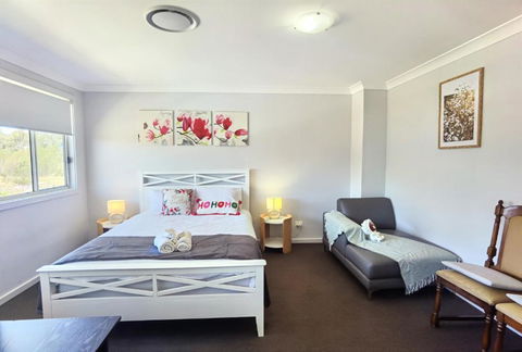 Delightful 2-level Home In Bardia - Sydney 4u 3