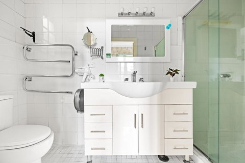 Deluxe Ensuite Queen Room - Convenient Location In Lindfield - Accommodation Sydney 2