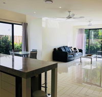 3 Bedroom Executive Luxury Beachside Townhouse - Sydney 4u