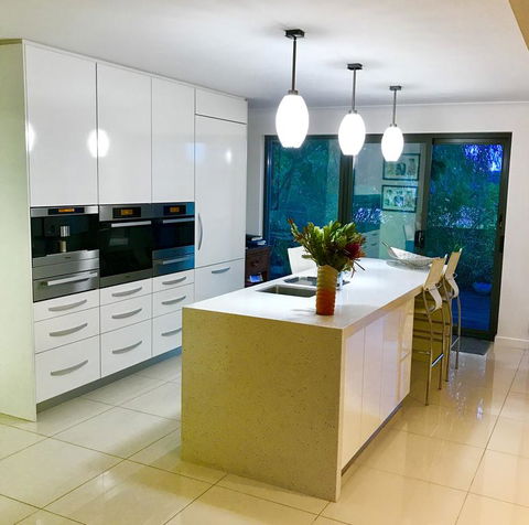 3 Divas Luxury Accommodation - Sydney 4u 1