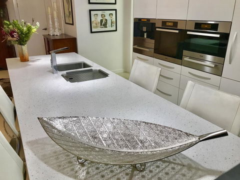 3 Divas Luxury Accommodation - Sydney 4u 0