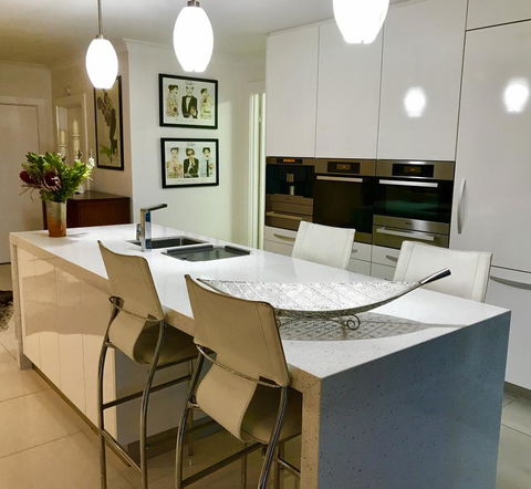 3 Divas Luxury Accommodation - Sydney 4u 2