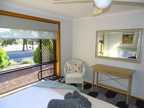 3 Pears On The Park McLaren Vale - Sydney 4u 1