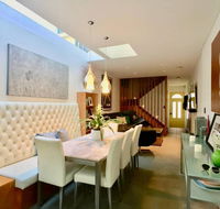 3 Storey Home Close Walk to Fox Studios SCG  City - Sydney 4u
