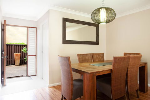 3-Bed Home With BBQ Patio Near Parks And Playgrounds - Sydney 4u 1