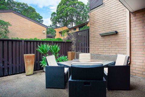 3-Bed Home With BBQ Patio Near Parks And Playgrounds - Sydney 4u 2