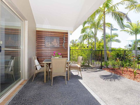 356 ' Oaks Pacific Blue', 265 Sandy Point Rd - Air Conditioned, Direct Pool Access And Suited For Disability - Sydney 4u 0