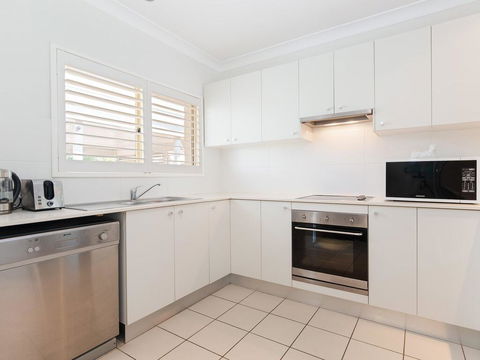 356 ' Oaks Pacific Blue', 265 Sandy Point Rd - Air Conditioned, Direct Pool Access And Suited For Disability - Sydney 4u 3