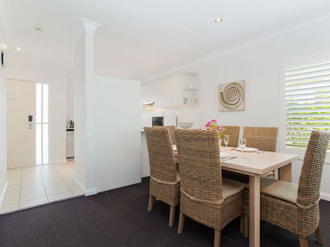 356 ' Oaks Pacific Blue', 265 Sandy Point Rd - Air Conditioned, Direct Pool Access And Suited For Disability - Sydney 4u 2