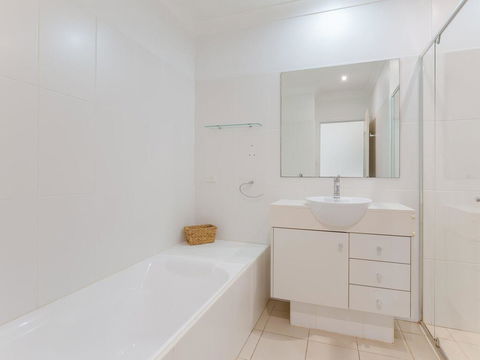 356 ' Oaks Pacific Blue', 265 Sandy Point Rd - Air Conditioned, Direct Pool Access And Suited For Disability - Sydney 4u 1