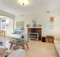 4 MONTROSE AVE - retro home in the heart of town - Sydney 4u