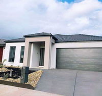 4Bed 2Bath Cozy Guesthouse in Tarneit - Accommodation Sydney