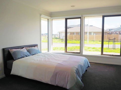 5Bed 2Bath Family House In Werribee - Accommodation Sydney 1