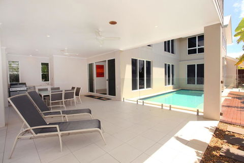 60 Beachway Parade, Marcoola, 500 BOND, Linen Supplied - Sydney 4u 2