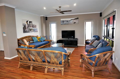 64 Madaffari Drive - PRIVATE JETTY - Sydney 4u 2