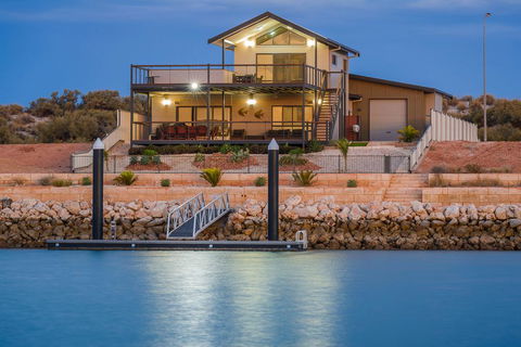 64 Madaffari Drive - PRIVATE JETTY - Sydney 4u 0