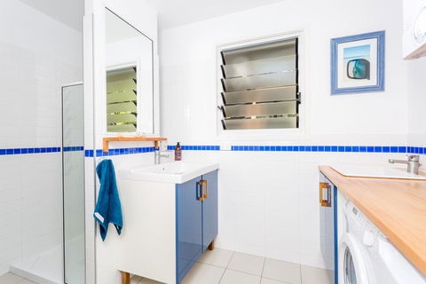 7 Naiad Court - Rainbow Shores, Perfect Beach House, Swimming Pool And Walk To Beach, Aircon, Wi-Fi - Sydney 4u 3