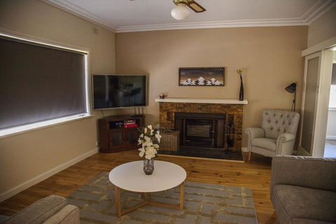 725 Myrtleford-Yackandandah Road - Sydney 4u 2