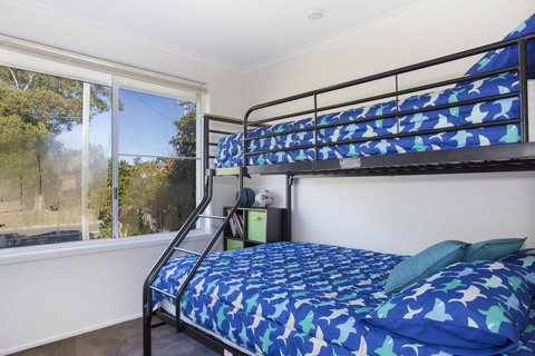 77 Lake Entrance Rd - Waterfront Wonder - Sydney Resort 1