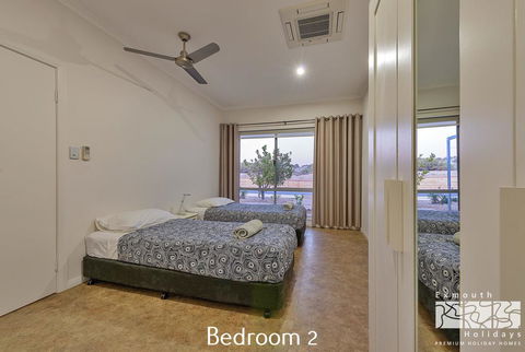 78 Madaffari Drive - PRIVATE JETTY And Pool - Sydney 4u 0