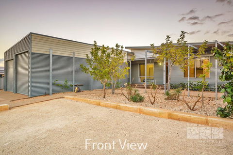 78 Madaffari Drive - PRIVATE JETTY And Pool - Sydney 4u 3