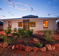9 Skipjack Circle - Lovely Pet-Friendly Holiday Home with a Breezeway - Sydney 4u