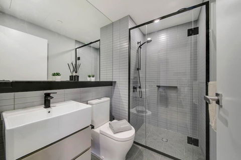 A Modern 2BR Apt, 5-min Walk To Melbourne Central - Accommodation Sydney 3