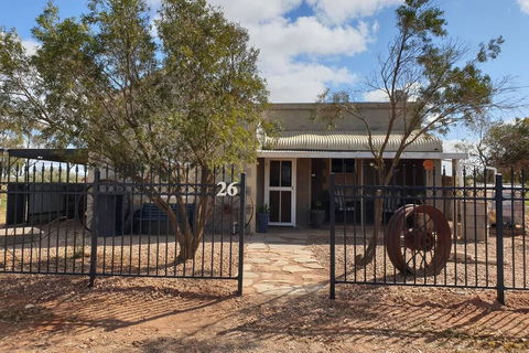 A Real Bush Retreat. Kangas, Emus & Starry Skies. - Sydney 4u 0