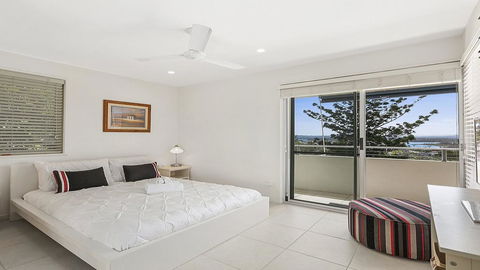 A Stylish Apartment With Noosa Views! - Unit 6 Yaringa 29 Noosa Drive - Sydney 4u 1