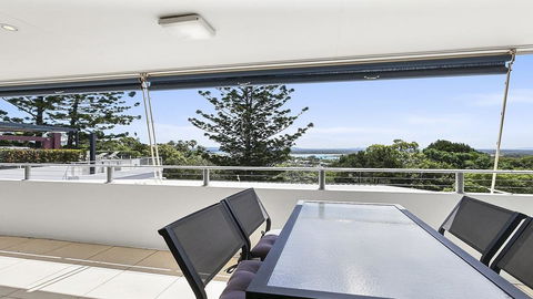 A Stylish Apartment With Noosa Views! - Unit 6 Yaringa 29 Noosa Drive - Sydney 4u 0