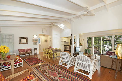 A SWEET ESCAPE - Aluna - Sydney 4u 1