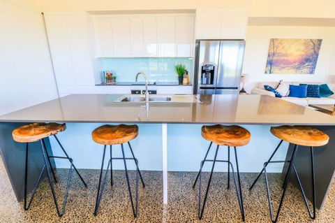 Absolute Beachfront & Secluded New Home - Sydney 4u 2