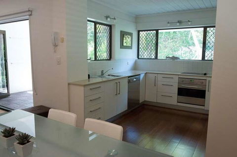 Absolute Beachfront - Mooloolaba - Accommodation Sydney 3