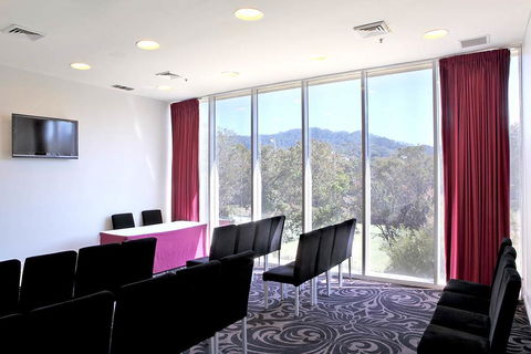 Absolute Beachfront Opal Cove Resort - Sydney 4u 3