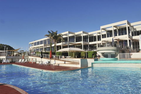Absolute Beachfront Opal Cove Resort - Sydney 4u 1