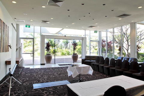 Absolute Beachfront Opal Cove Resort - Sydney 4u 2