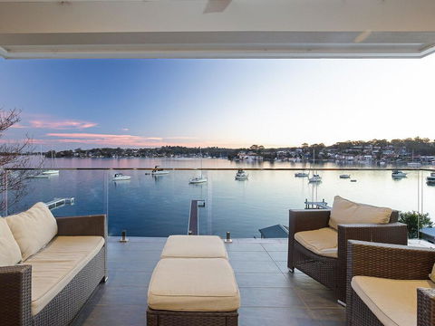 Absolute Waterfront Lakehouse Fishing Point Waterfront Pool Jetty - Sydney 4u 1