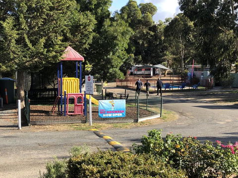 Acacia Caravan Park & Holiday Units - Sydney 4u 1