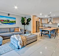 Adelaide 4 Bedroom House with Pool - Sydney 4u