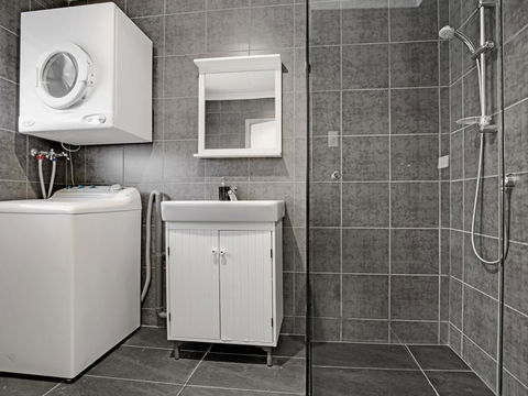 Adelaide Holiday Homes - Sydney 4u 3