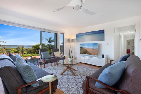 EAST52A - Lake Views - Sydney 4u 0